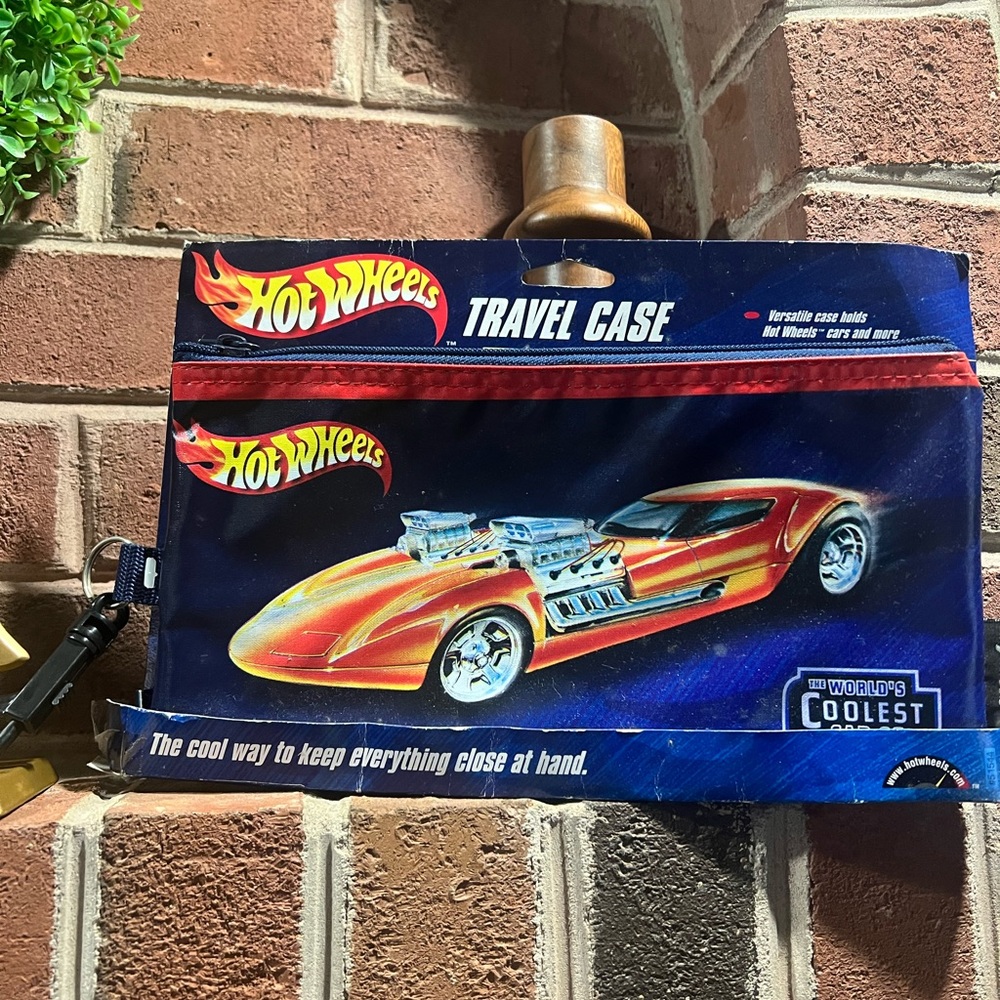 Hot Wheels Travel Case by Axius (Vintage 2000)